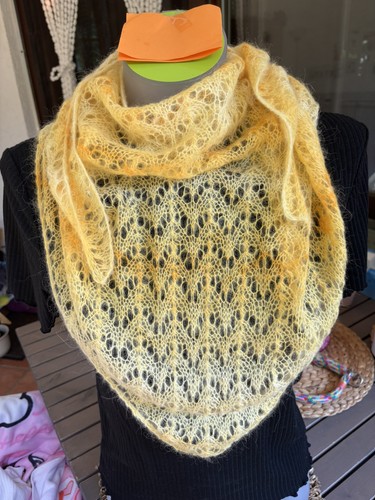 Handgestricktes tuch - handgestricktes,